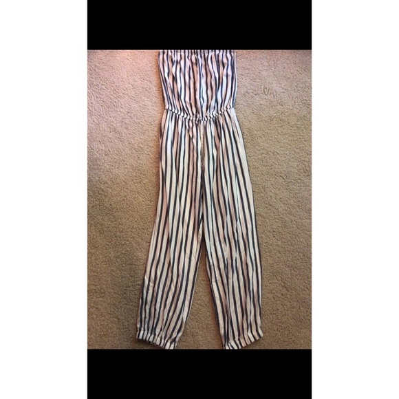 🚨NEW WITHOUT TAGS🚨 Jumpsuit - Picture 1 of 3